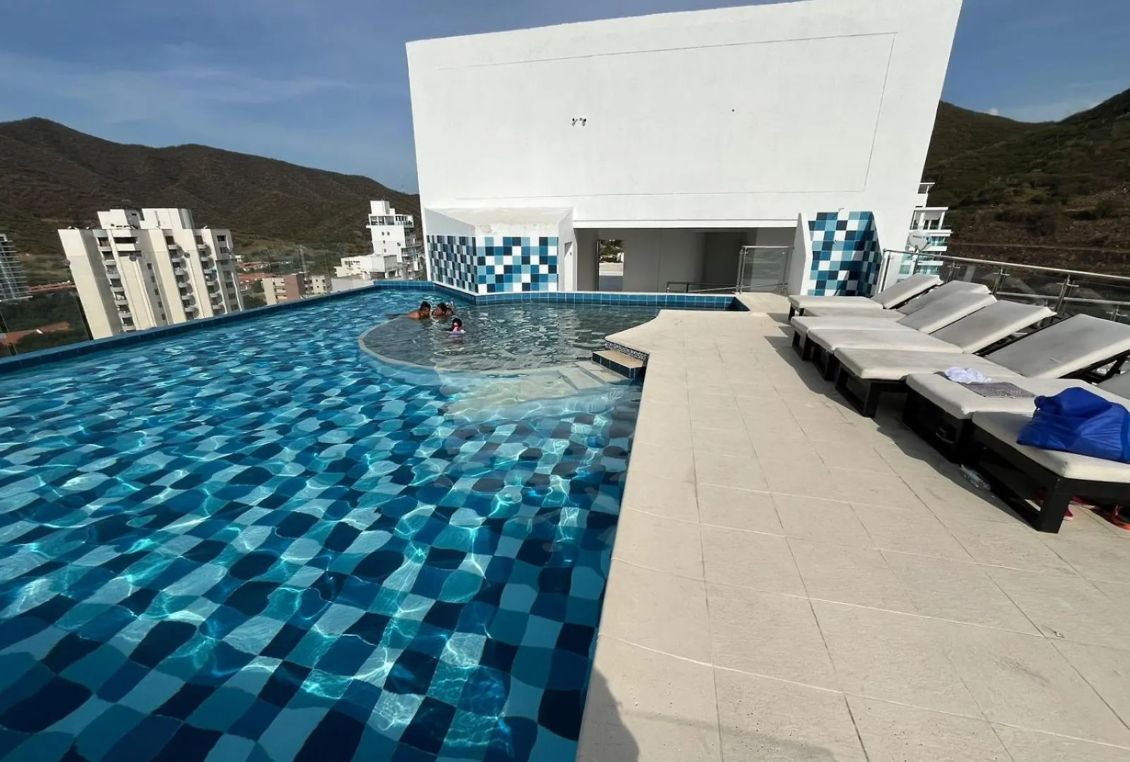 Sky Tower Apartment El Manantial 0*,  Colombia